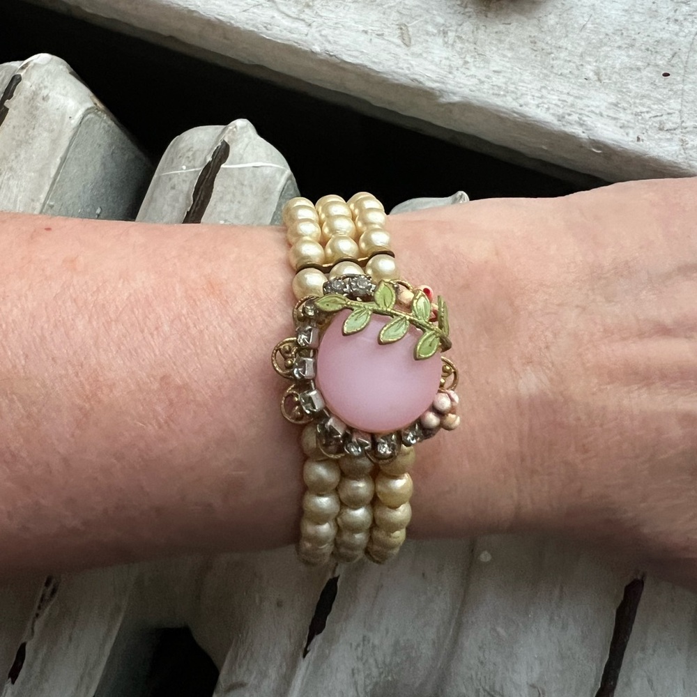*Rare Find* 1940’s Vintage Flower clip-on earrings and matching cuff - Picture 13 of 13